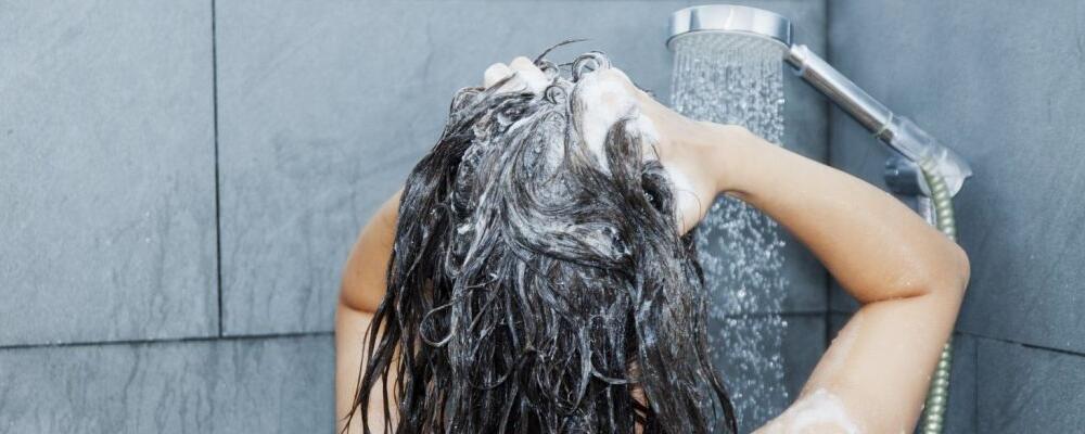 冷水洗澡 女性 妇科病 有益健康 水温过低 寒冷 生理健康 