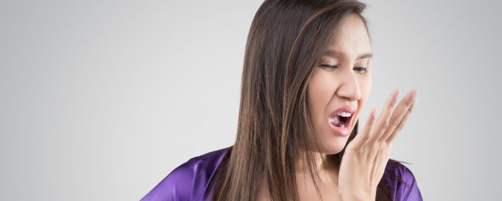 口臭是怎么引起的 口臭是什么原因引起的 如何消除口臭